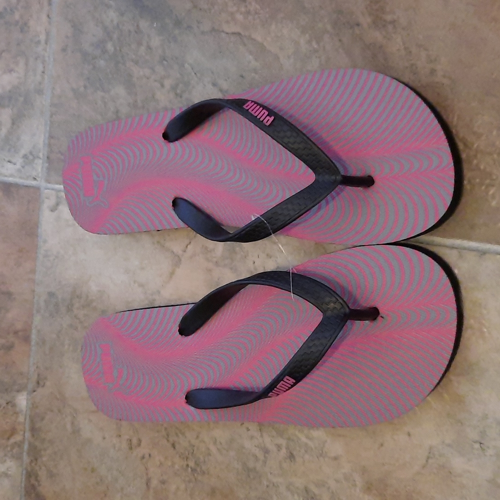 NEW Pink and black Puma flip fops